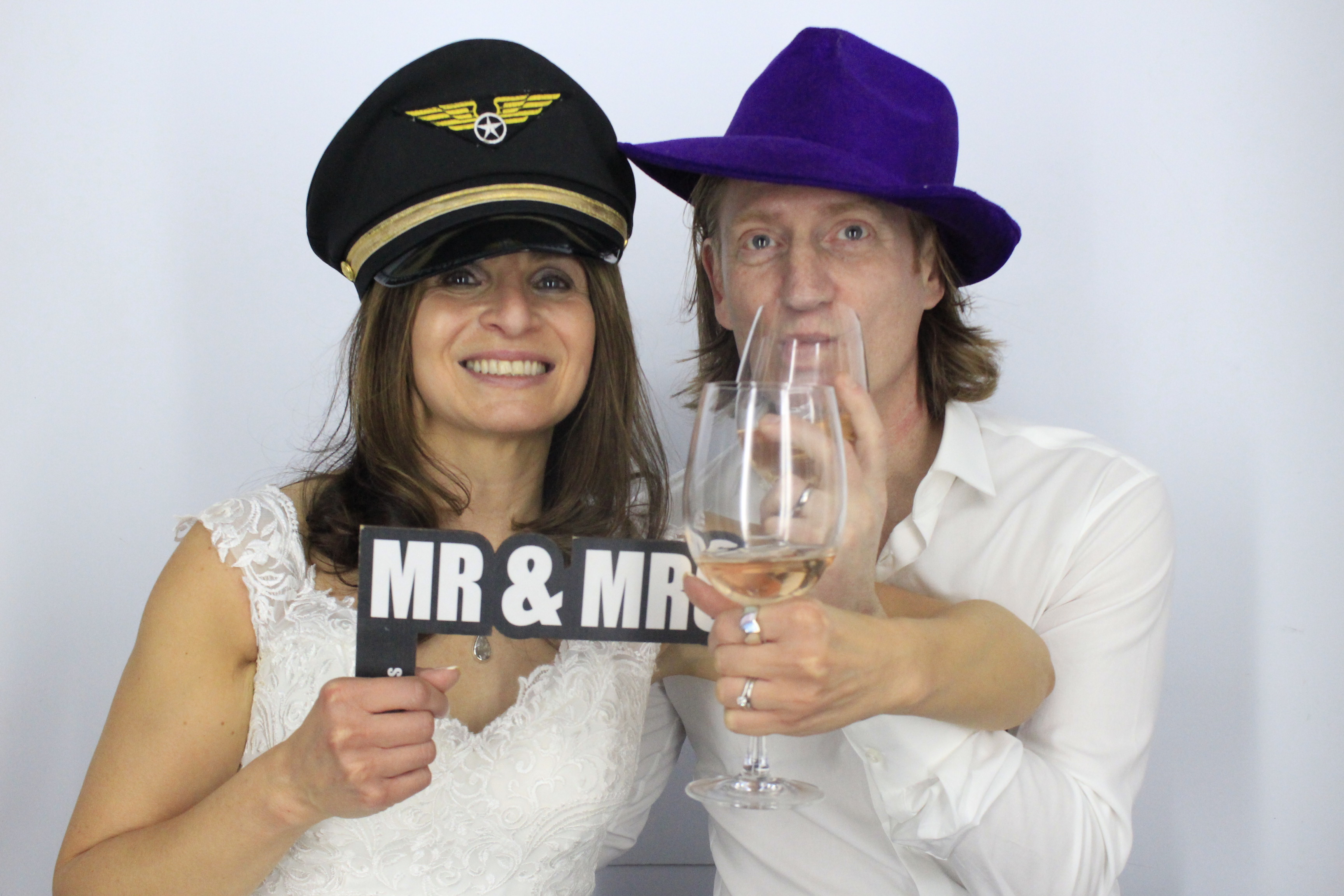 Simon & Muna  | View more photos from the event at gallery.myphotoboothexperience.co.uk/u/MyPhotoBoothExperienceLtd/Simon-Muna